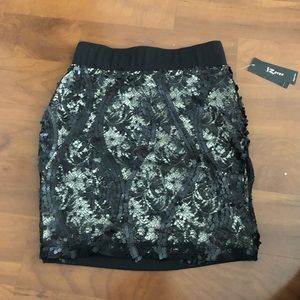 Iz byer, cream and black tight skirt